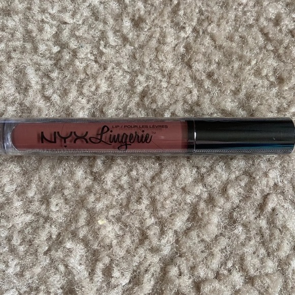 NWT Lip Bundle (counts as 1 item) - Picture 3 of 3